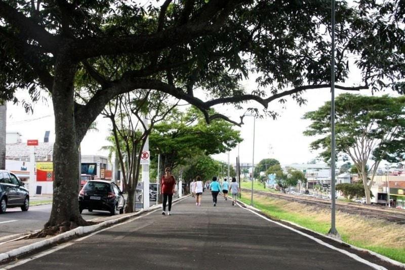 Otima Localizacao A 600 M Shopping Esmeralda Marília Exteriör bild